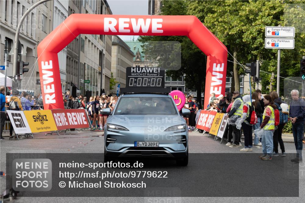 14.06.2026 - REWE Women's Run Michael Strokosch http://msf.ph/oto/9779622 14.06.2026 08:56:09 Laufen 2, 0, 00, 00, 389 meine-sportfotos.de
