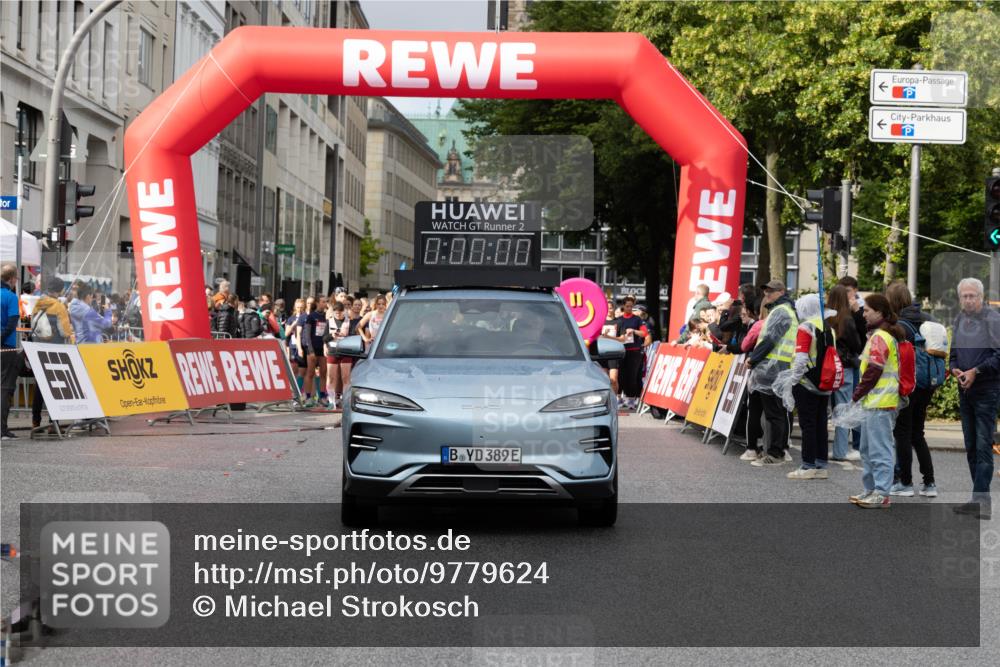 14.06.2026 - REWE Women's Run Michael Strokosch http://msf.ph/oto/9779624 14.06.2026 08:56:10 Laufen 2, 0, 00, 00, 389 meine-sportfotos.de