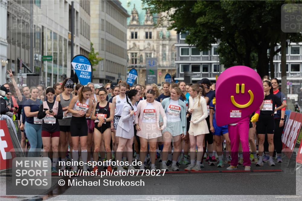 14.06.2026 - REWE Women's Run Michael Strokosch http://msf.ph/oto/9779627 14.06.2026 08:57:37 Laufen 5, 00, 5, 30, 10843, 992, 1146, 10135, 10134, 11471 meine-sportfotos.de