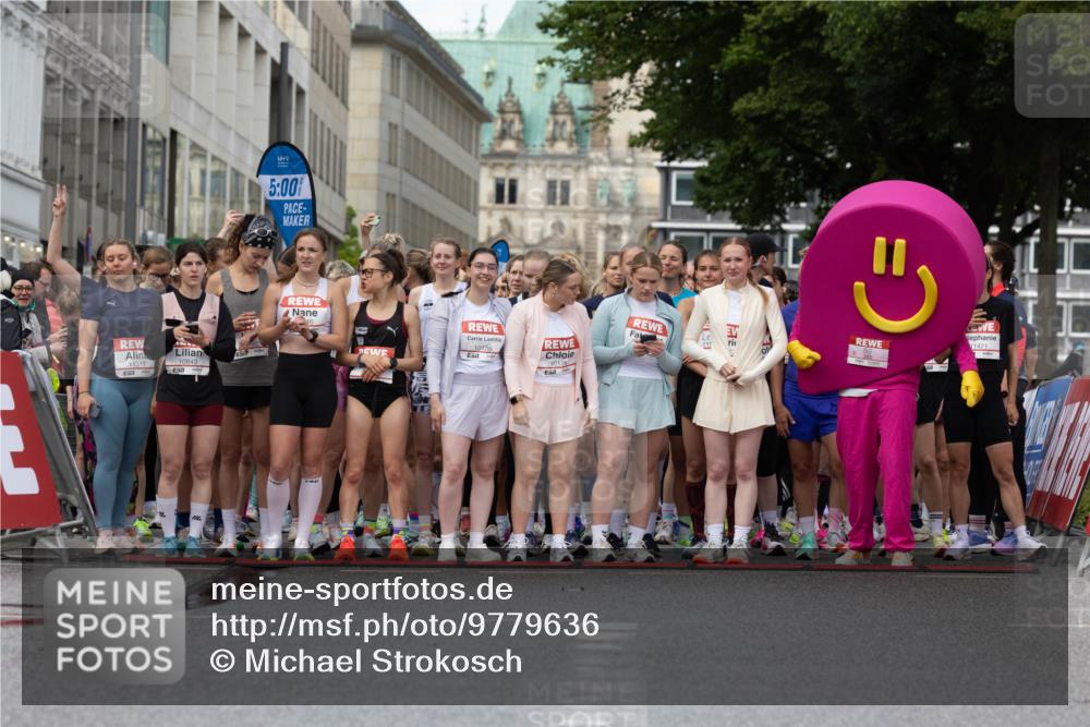14.06.2026 - REWE Women's Run Michael Strokosch http://msf.ph/oto/9779636 14.06.2026 08:57:44 Laufen 11319, 10843, 5, 00, 10136, 11471 meine-sportfotos.de