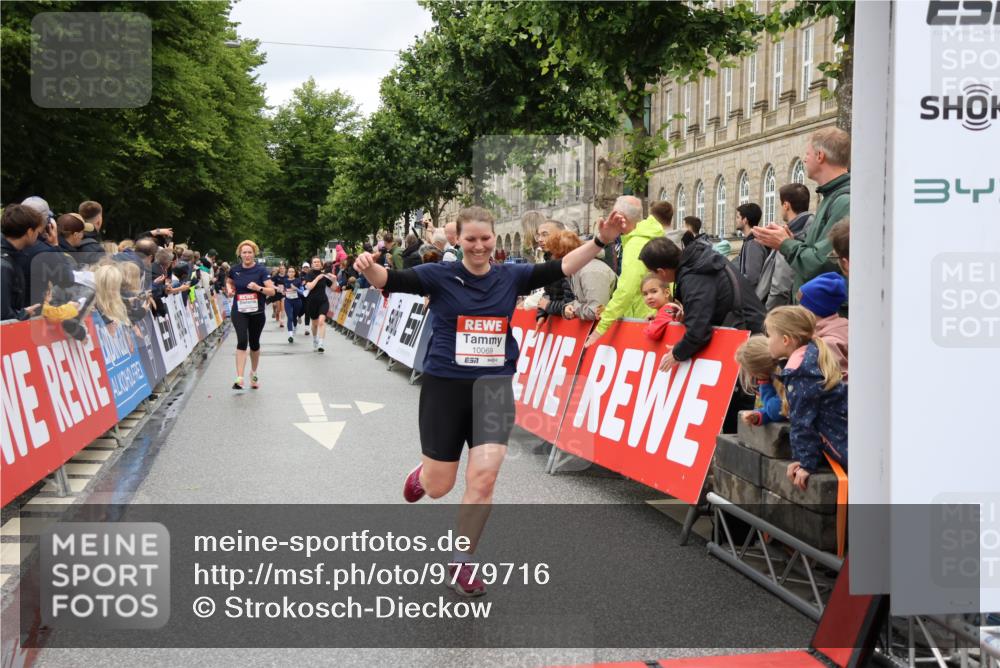 14.06.2026 - REWE Women's Run Strokosch-Dieckow http://msf.ph/oto/9779716 14.06.2026 09:58:02 Ziel 10069, 10193, 10608, 10912, 11417 meine-sportfotos.de