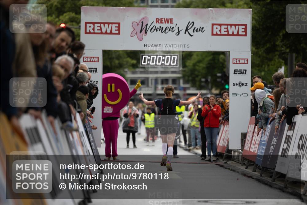 14.06.2026 - REWE Women's Run Michael Strokosch http://msf.ph/oto/9780118 14.06.2026 09:46:35 Laufen 57, 5, 0, 00, 00, 4 meine-sportfotos.de