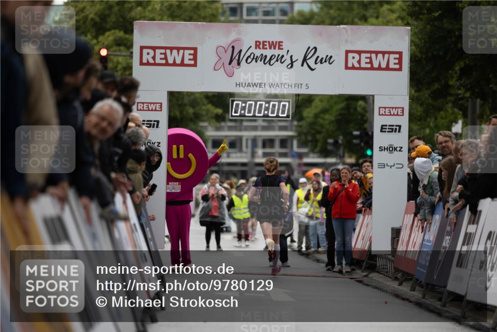 14.06.2026 - REWE Women's Run Michael Strokosch http://msf.ph/oto/9780129 14.06.2026 09:46:36 Laufen 5, 0, 00, 00, 57, 34 meine-sportfotos.de