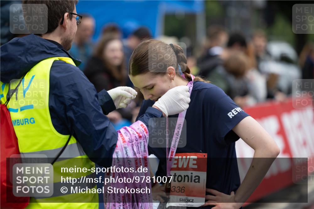 14.06.2026 - REWE Women's Run Michael Strokosch http://msf.ph/oto/9781007 14.06.2026 10:53:10 Laufen 201, 21, 26, 9737, 2026, 2020, 9202, 9707, 970170, 9702423, 2026, 2026 meine-sportfotos.de