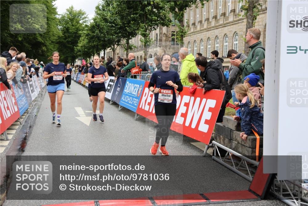 14.06.2026 - REWE Women's Run Strokosch-Dieckow http://msf.ph/oto/9781036 14.06.2026 09:58:52 Ziel 10054, 10056, 10065, 10070, 10292, 10410, 10427, 10680, 10784, 11411, 11427 meine-sportfotos.de