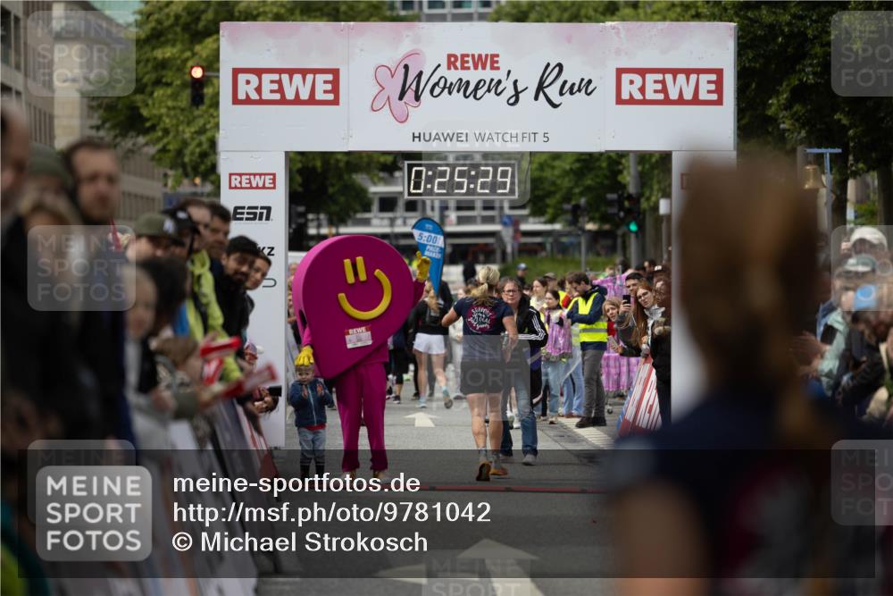 14.06.2026 - REWE Women's Run Michael Strokosch http://msf.ph/oto/9781042 14.06.2026 10:56:01 Laufen 5, 0, 25, 29, 5, 00 meine-sportfotos.de