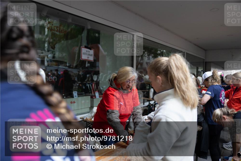 14.06.2026 - REWE Women's Run Michael Strokosch http://msf.ph/oto/9781218 14.06.2026 08:25:20 Laufen 10 meine-sportfotos.de