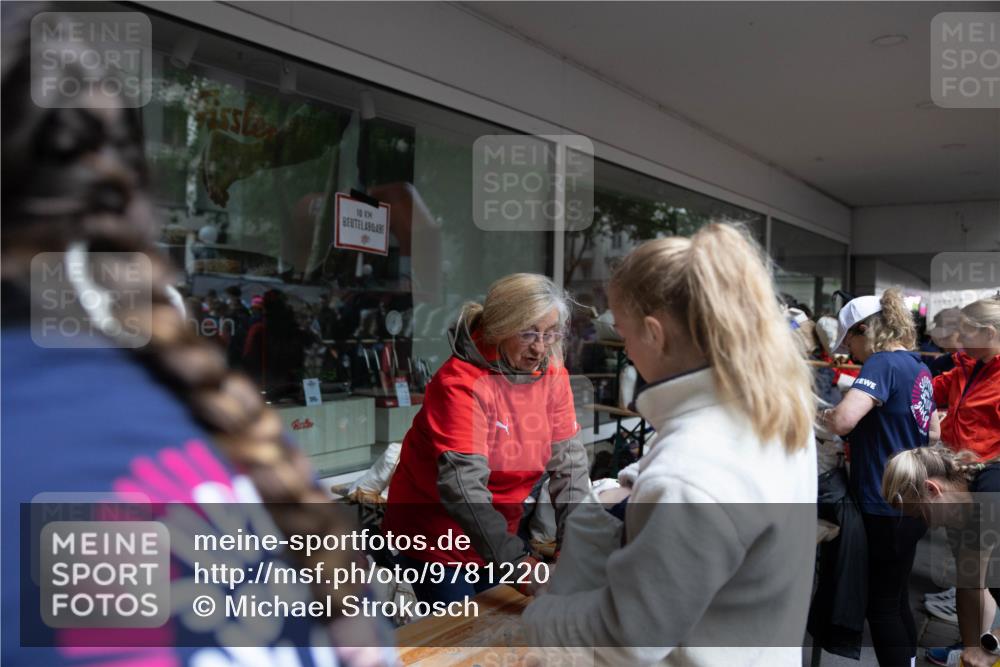14.06.2026 - REWE Women's Run Michael Strokosch http://msf.ph/oto/9781220 14.06.2026 08:25:20 Laufen 10 meine-sportfotos.de
