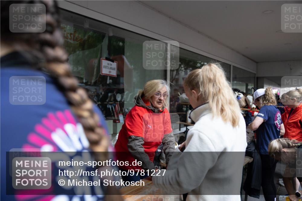 14.06.2026 - REWE Women's Run Michael Strokosch http://msf.ph/oto/9781227 14.06.2026 08:25:20 Laufen 10 meine-sportfotos.de