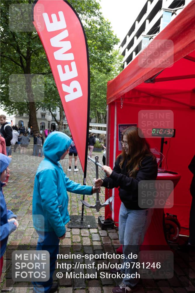 14.06.2026 - REWE Women's Run Michael Strokosch http://msf.ph/oto/9781246 14.06.2026 08:28:59 Laufen 010192 meine-sportfotos.de