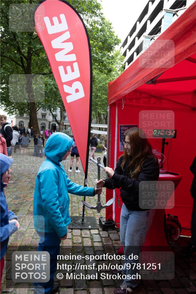 14.06.2026 - REWE Women's Run Michael Strokosch http://msf.ph/oto/9781251 14.06.2026 08:28:59 Laufen 261010 meine-sportfotos.de