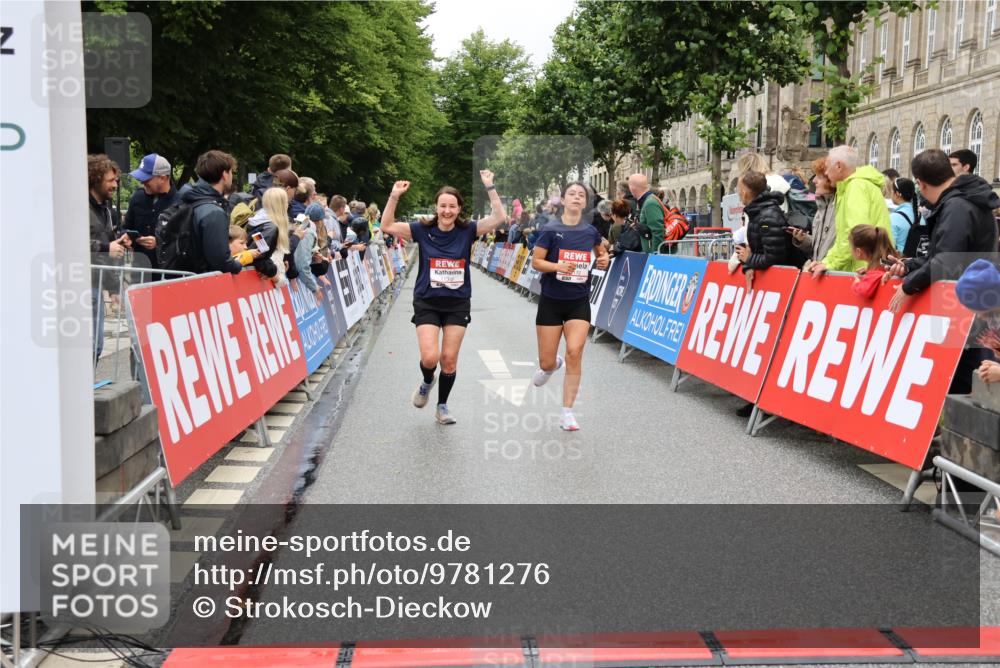 14.06.2026 - REWE Women's Run Strokosch-Dieckow http://msf.ph/oto/9781276 14.06.2026 09:59:06 Ziel 10172, 10879, 10960, 11341 meine-sportfotos.de