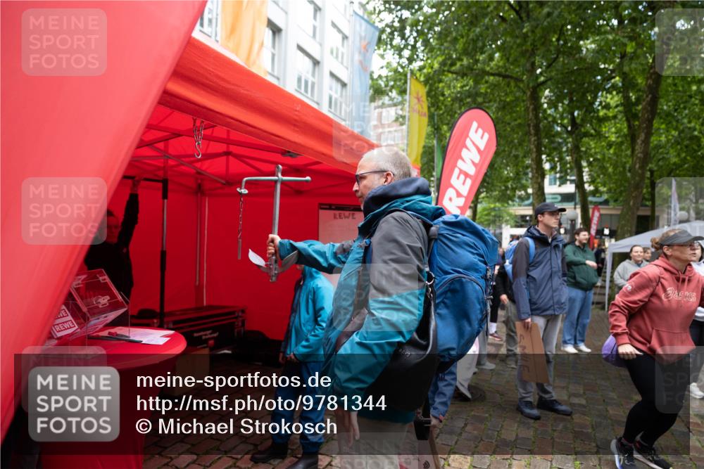 14.06.2026 - REWE Women's Run Michael Strokosch http://msf.ph/oto/9781344 14.06.2026 08:33:37 Laufen  meine-sportfotos.de