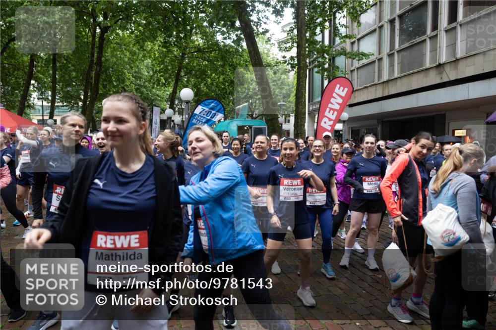 14.06.2026 - REWE Women's Run Michael Strokosch http://msf.ph/oto/9781543 14.06.2026 08:39:24 Laufen 7, 00, 11258, 11, 10894, 57, 10414 meine-sportfotos.de