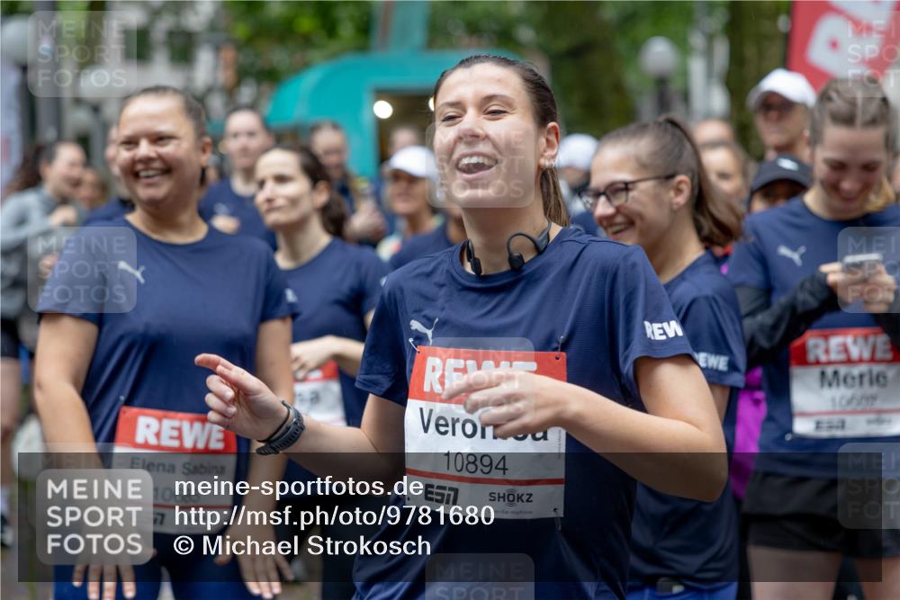 14.06.2026 - REWE Women's Run Michael Strokosch http://msf.ph/oto/9781680 14.06.2026 08:39:55 Laufen 10685, 10894, 7, 10609 meine-sportfotos.de