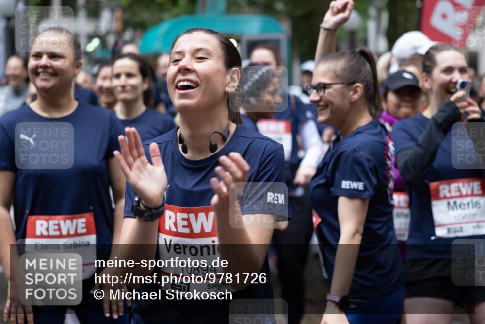 14.06.2026 - REWE Women's Run Michael Strokosch http://msf.ph/oto/9781726 14.06.2026 08:39:57 Laufen 10685, 57, 10894, 211, 10002 meine-sportfotos.de