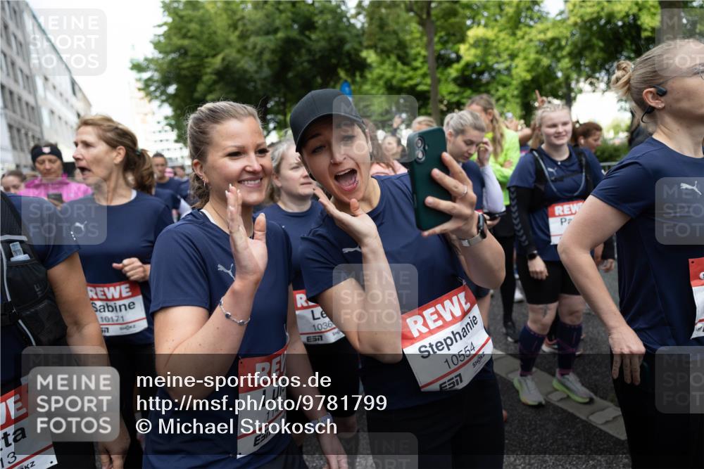 14.06.2026 - REWE Women's Run Michael Strokosch http://msf.ph/oto/9781799 14.06.2026 08:50:57 Laufen 13, 10171, 57, 1143, 1036, 657, 10554 meine-sportfotos.de