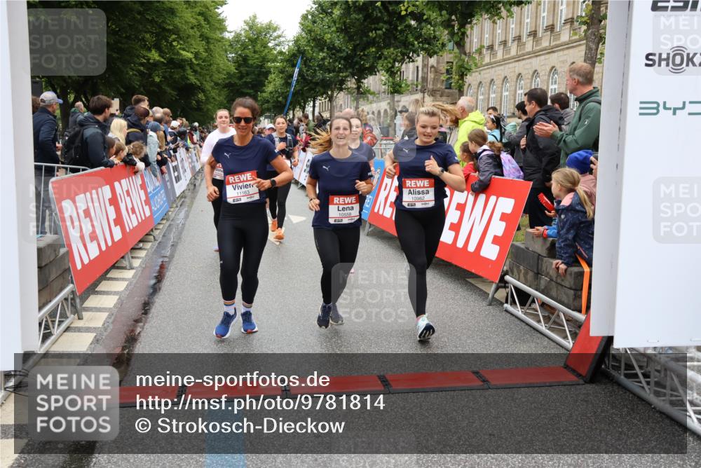 14.06.2026 - REWE Women's Run Strokosch-Dieckow http://msf.ph/oto/9781814 14.06.2026 09:59:31 Ziel 10160, 10339, 10349, 10450, 10558, 10801, 10854, 10978, 10982, 11067, 11163, 11501 meine-sportfotos.de