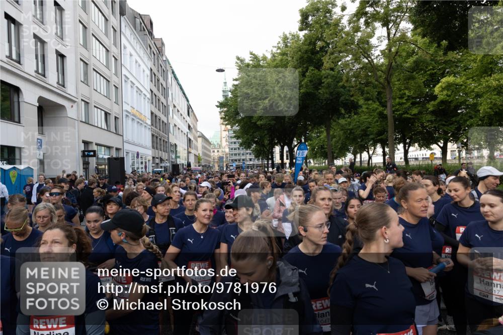 14.06.2026 - REWE Women's Run Michael Strokosch http://msf.ph/oto/9781976 14.06.2026 08:53:02 Laufen 11013, 11436, 1245, 77, 4, 6, 00, 1047, 10517 meine-sportfotos.de