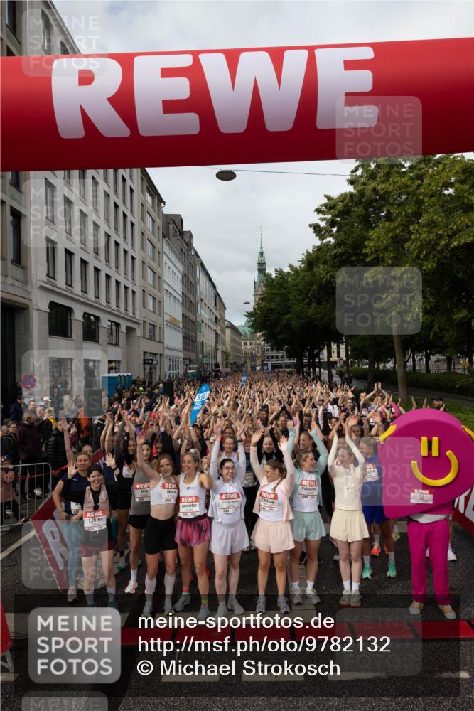 14.06.2026 - REWE Women's Run Michael Strokosch http://msf.ph/oto/9782132 14.06.2026 08:57:10 Laufen 1124 meine-sportfotos.de