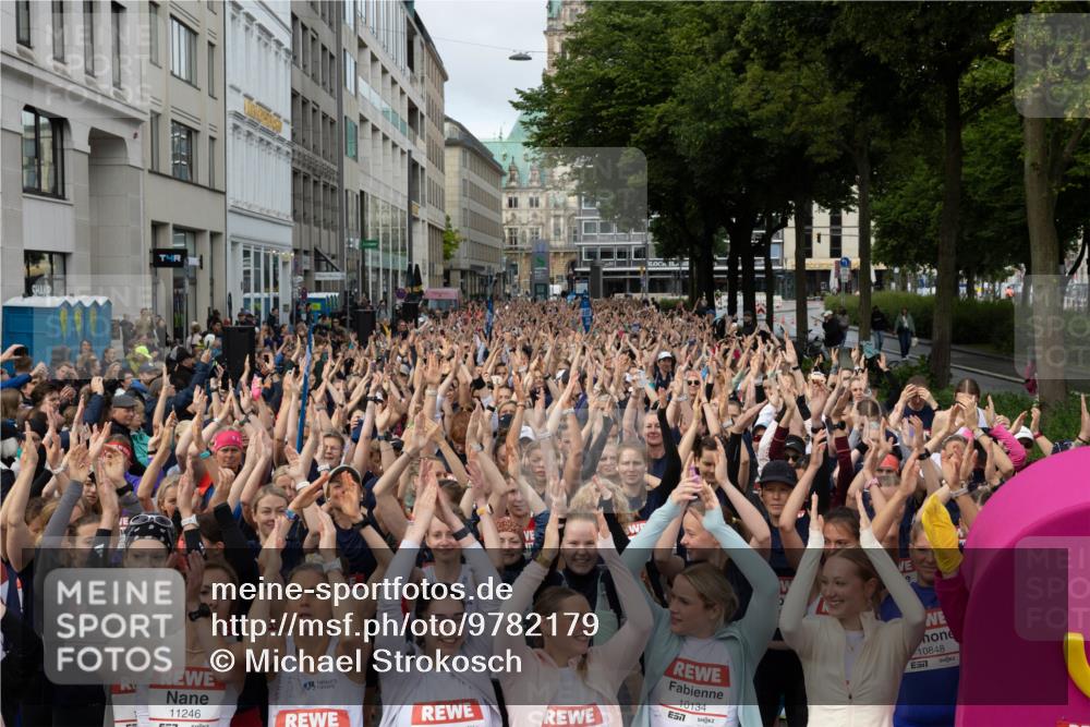 14.06.2026 - REWE Women's Run Michael Strokosch http://msf.ph/oto/9782179 14.06.2026 08:57:17 Laufen 1141, 7, 11246, 10134, 10848 meine-sportfotos.de