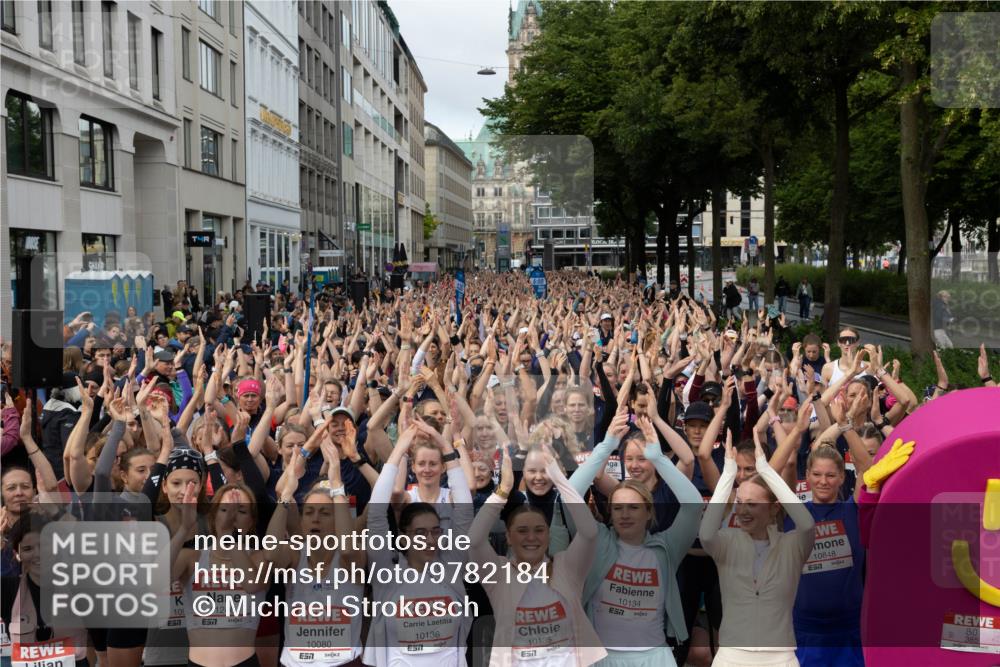 14.06.2026 - REWE Women's Run Michael Strokosch http://msf.ph/oto/9782184 14.06.2026 08:57:18 Laufen 13, 114, 7, 0991, 109, 657, 11246, 7, 10080, 7, 10136, 7, 10135, 10134, 7, 10848, 7, 385 meine-sportfotos.de
