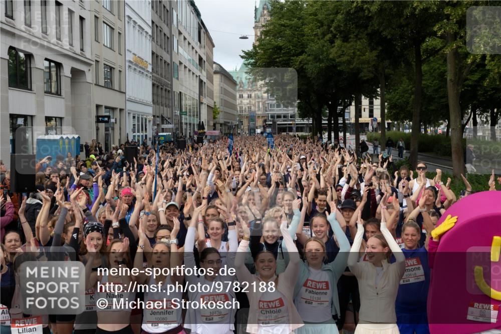14.06.2026 - REWE Women's Run Michael Strokosch http://msf.ph/oto/9782188 14.06.2026 08:57:18 Laufen 1131, 114, 7, 109, 11246, 57, 7, 10080, 7, 10136, 7, 10135, 10134, 7, 10848, 57, 385 meine-sportfotos.de