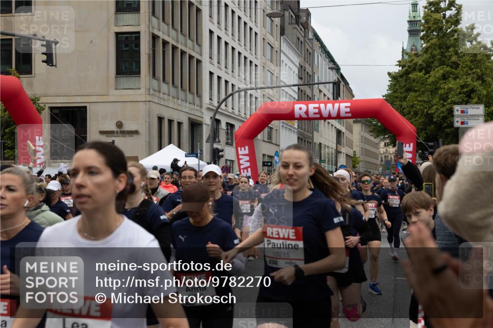14.06.2026 - REWE Women's Run Michael Strokosch http://msf.ph/oto/9782270 14.06.2026 09:00:56 Laufen 10699, 651, 10215, 1999 meine-sportfotos.de