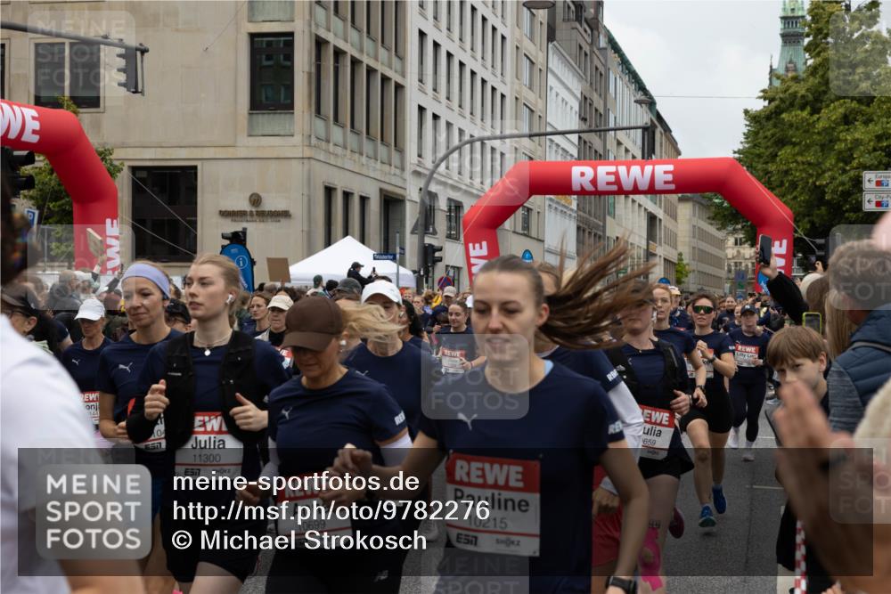 14.06.2026 - REWE Women's Run Michael Strokosch http://msf.ph/oto/9782276 14.06.2026 09:00:57 Laufen 144, 657, 11300, 57, 10699, 657, 10215, 659 meine-sportfotos.de