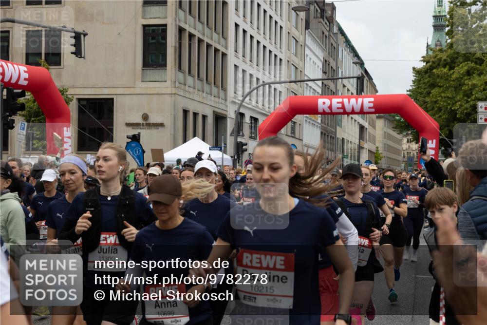 14.06.2026 - REWE Women's Run Michael Strokosch http://msf.ph/oto/9782278 14.06.2026 09:00:57 Laufen 104, 57, 11300, 7, 10699, 9, 10215, 651, 1999 meine-sportfotos.de
