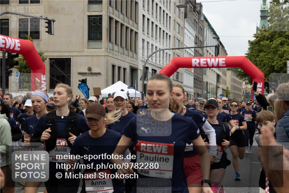 14.06.2026 - REWE Women's Run Michael Strokosch http://msf.ph/oto/9782280 14.06.2026 09:00:57 Laufen 1040, 11300, 7, 10699, 10215, 1999 meine-sportfotos.de