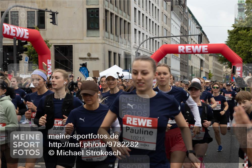 14.06.2026 - REWE Women's Run Michael Strokosch http://msf.ph/oto/9782282 14.06.2026 09:00:57 Laufen 11300, 7, 1, 10699, 10215, 59, 1999 meine-sportfotos.de