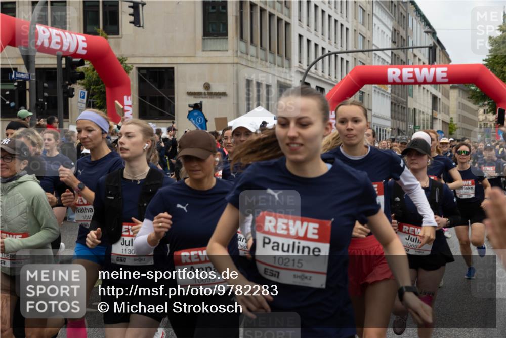 14.06.2026 - REWE Women's Run Michael Strokosch http://msf.ph/oto/9782283 14.06.2026 09:00:57 Laufen 10806, 1040, 557, 1130, 7, 10699, 060, 10215, 1065, 1999 meine-sportfotos.de