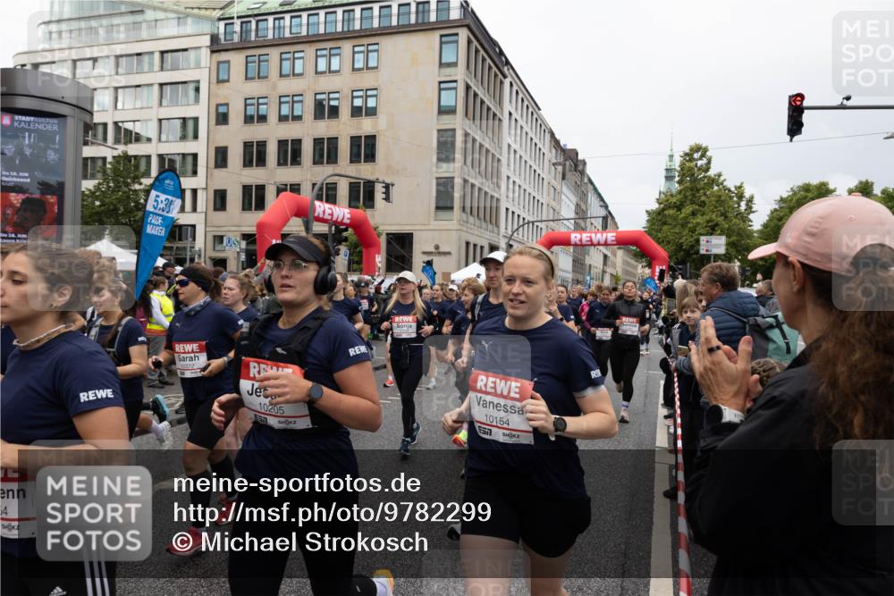14.06.2026 - REWE Women's Run Michael Strokosch http://msf.ph/oto/9782299 14.06.2026 09:01:04 Laufen 18, 18, 15, 54, 5, 30, 10372, 10205, 557, 10154 meine-sportfotos.de