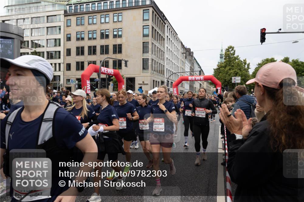 14.06.2026 - REWE Women's Run Michael Strokosch http://msf.ph/oto/9782303 14.06.2026 09:01:05 Laufen 10153, 300, 10301 meine-sportfotos.de