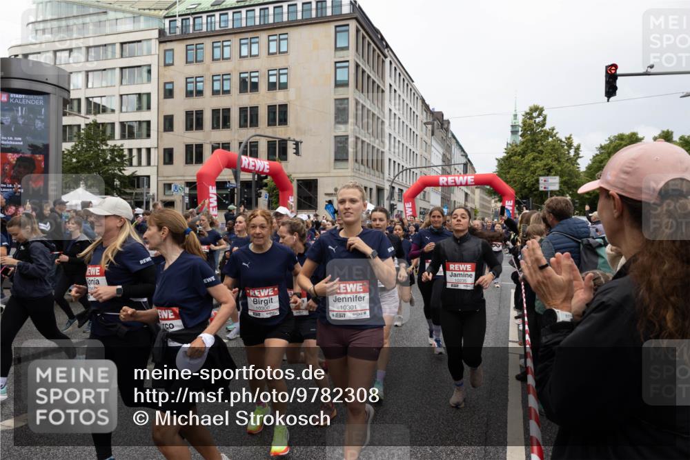 14.06.2026 - REWE Women's Run Michael Strokosch http://msf.ph/oto/9782308 14.06.2026 09:01:05 Laufen 18, 18, 3, 10300, 10301, 7, 10235 meine-sportfotos.de