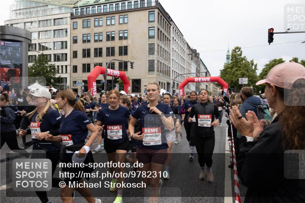 14.06.2026 - REWE Women's Run Michael Strokosch http://msf.ph/oto/9782310 14.06.2026 09:01:05 Laufen 18, 359, 10300, 7, 10301, 10235 meine-sportfotos.de
