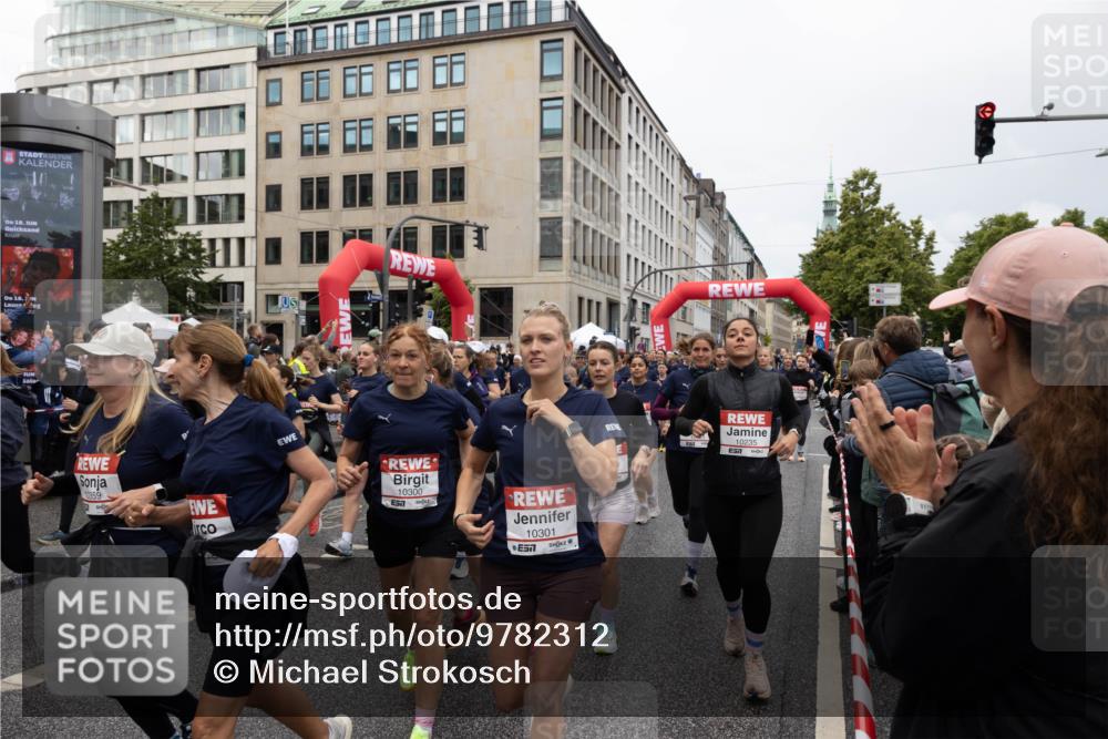 14.06.2026 - REWE Women's Run Michael Strokosch http://msf.ph/oto/9782312 14.06.2026 09:01:05 Laufen 18, 18, 10359, 10300, 10301, 7, 10235 meine-sportfotos.de