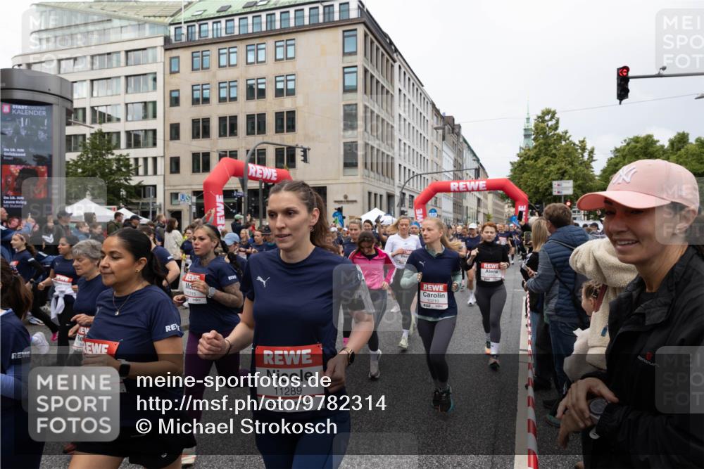 14.06.2026 - REWE Women's Run Michael Strokosch http://msf.ph/oto/9782314 14.06.2026 09:01:07 Laufen 18, 11315, 11289, 7, 10210 meine-sportfotos.de