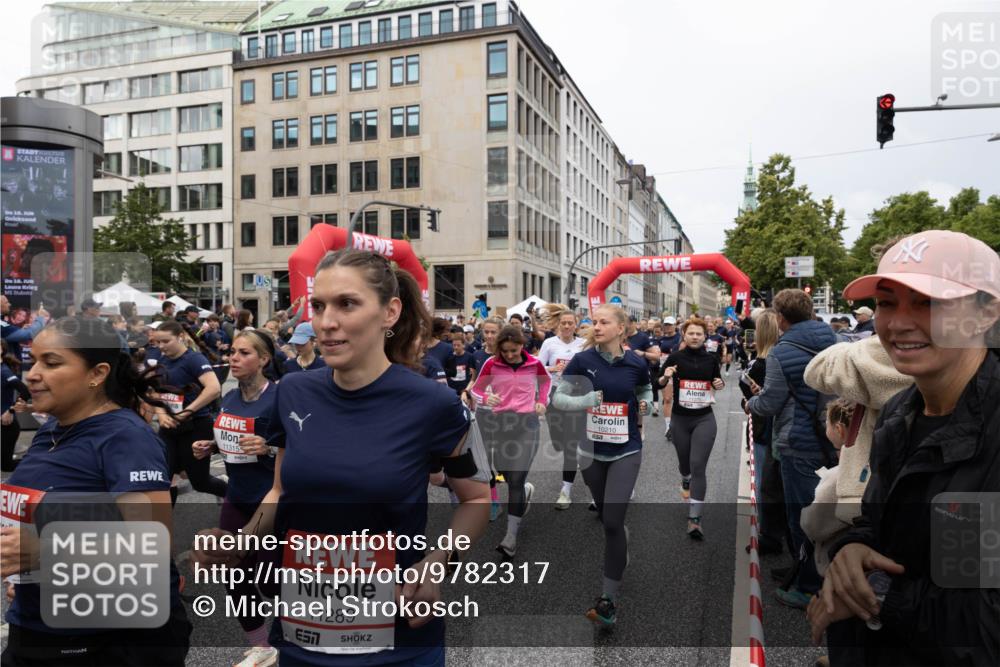 14.06.2026 - REWE Women's Run Michael Strokosch http://msf.ph/oto/9782317 14.06.2026 09:01:07 Laufen 18, 11315, 11289, 10210 meine-sportfotos.de