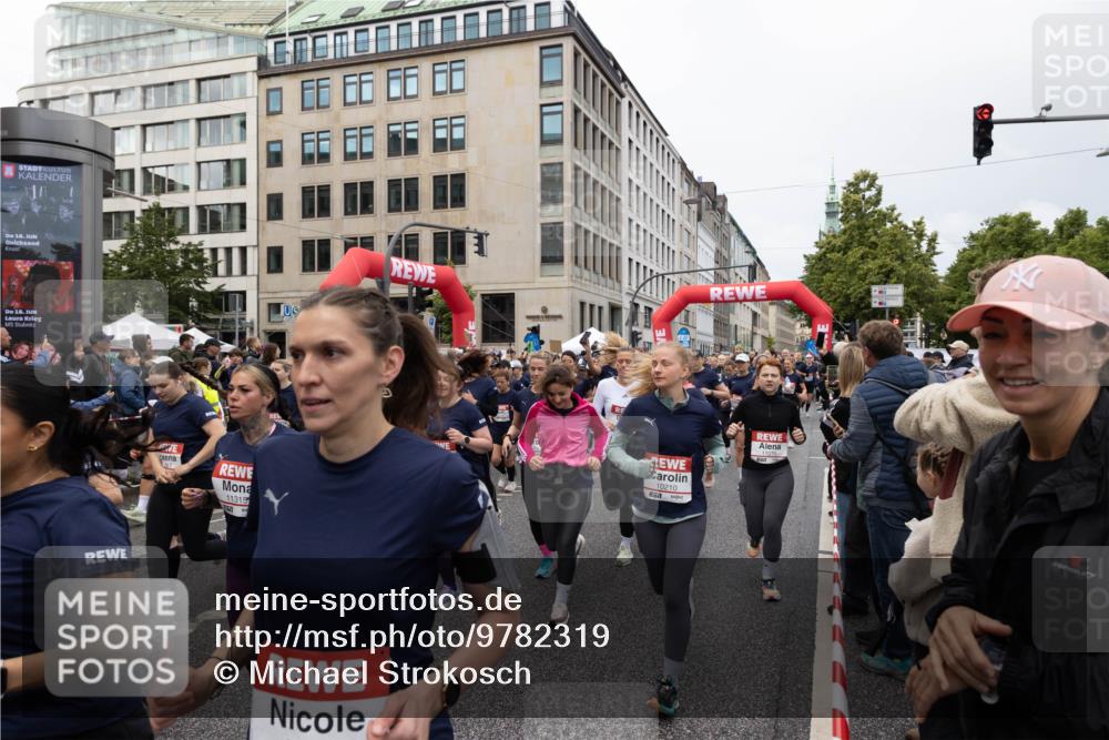 14.06.2026 - REWE Women's Run Michael Strokosch http://msf.ph/oto/9782319 14.06.2026 09:01:07 Laufen 18, 18, 11315, 10210, 11270 meine-sportfotos.de