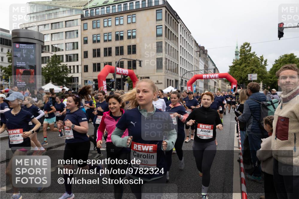 14.06.2026 - REWE Women's Run Michael Strokosch http://msf.ph/oto/9782324 14.06.2026 09:01:08 Laufen 10159, 57, 0543, 10210, 11270 meine-sportfotos.de