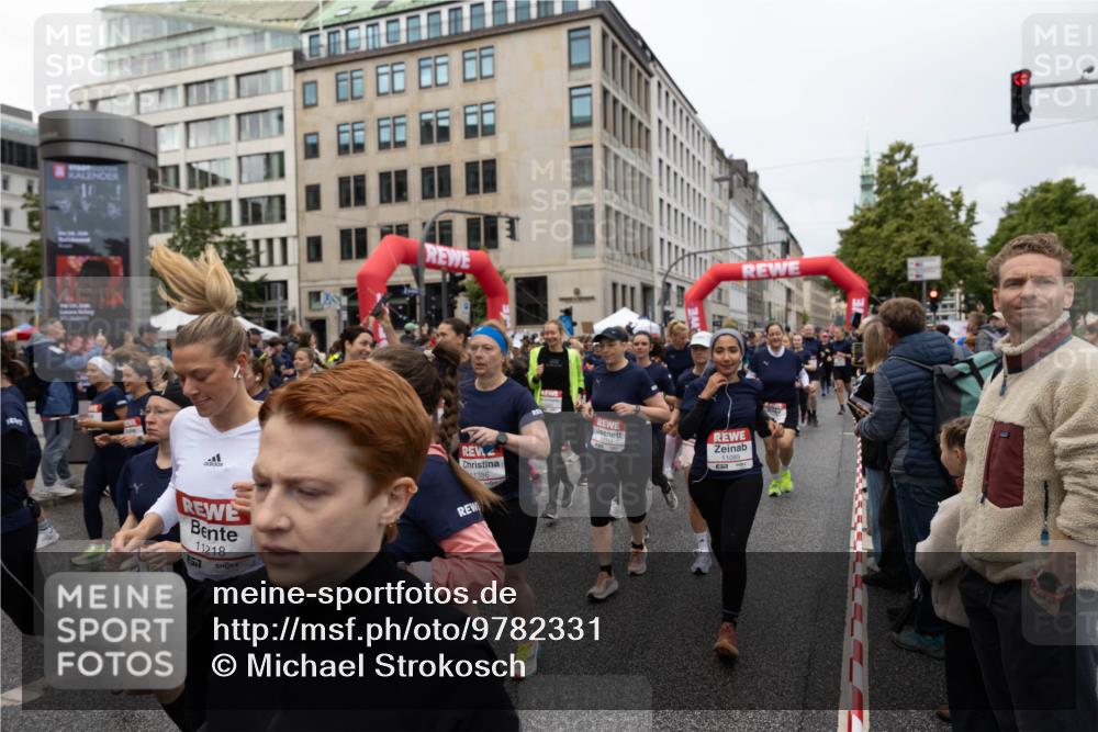 14.06.2026 - REWE Women's Run Michael Strokosch http://msf.ph/oto/9782331 14.06.2026 09:01:09 Laufen 1386, 11218, 657, 11089 meine-sportfotos.de