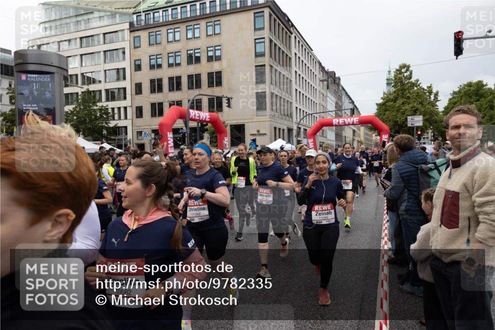 14.06.2026 - REWE Women's Run Michael Strokosch http://msf.ph/oto/9782335 14.06.2026 09:01:09 Laufen 18, 10682, 11386, 7, 10113, 11089 meine-sportfotos.de