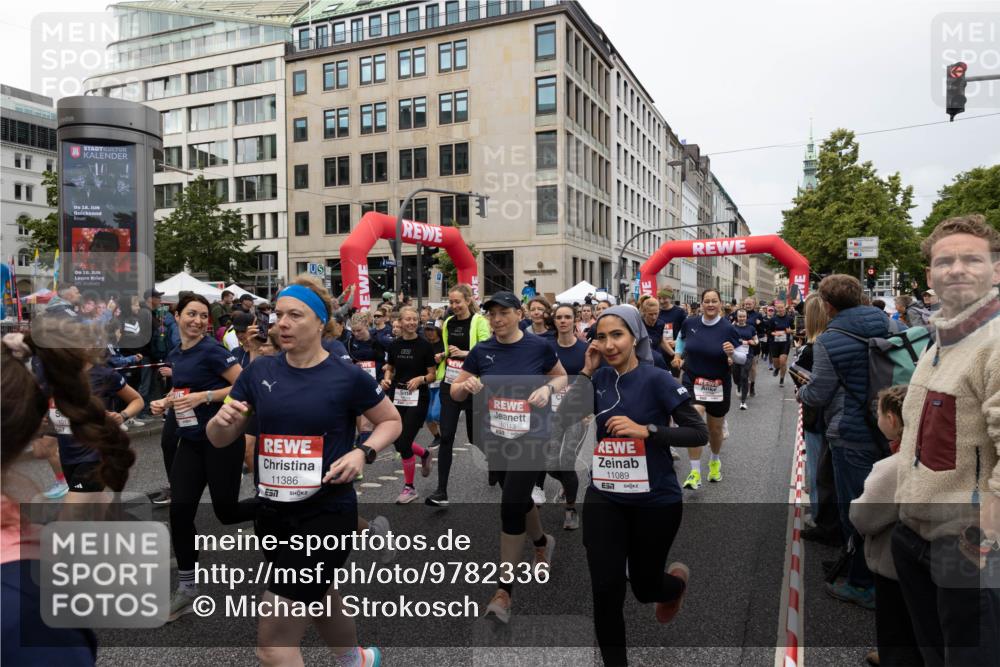 14.06.2026 - REWE Women's Run Michael Strokosch http://msf.ph/oto/9782336 14.06.2026 09:01:09 Laufen 18, 11386, 7, 10113, 11089 meine-sportfotos.de