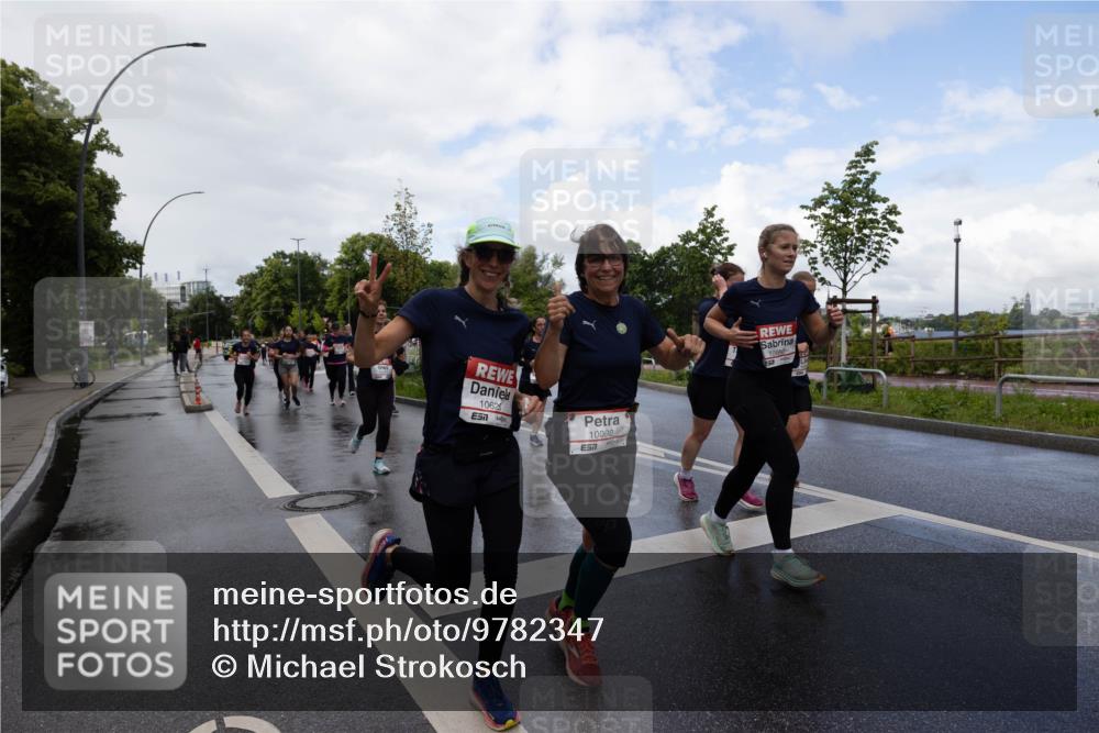 14.06.2026 - REWE Women's Run Michael Strokosch http://msf.ph/oto/9782347 14.06.2026 09:12:17 Laufen 1062, 51, 10092, 7, 10960 meine-sportfotos.de