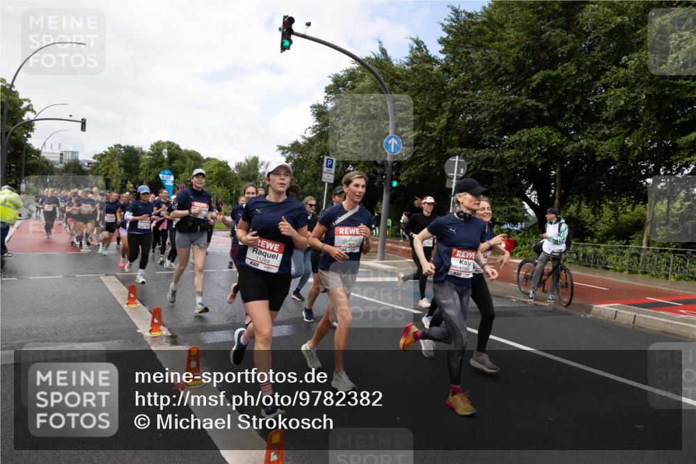 14.06.2026 - REWE Women's Run Michael Strokosch http://msf.ph/oto/9782382 14.06.2026 09:12:53 Laufen 11269, 7 meine-sportfotos.de