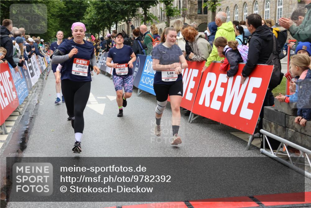 14.06.2026 - REWE Women's Run Strokosch-Dieckow http://msf.ph/oto/9782392 14.06.2026 10:01:03 Ziel 10162, 10188, 10454, 10594, 10613, 10637, 10805, 11483 meine-sportfotos.de