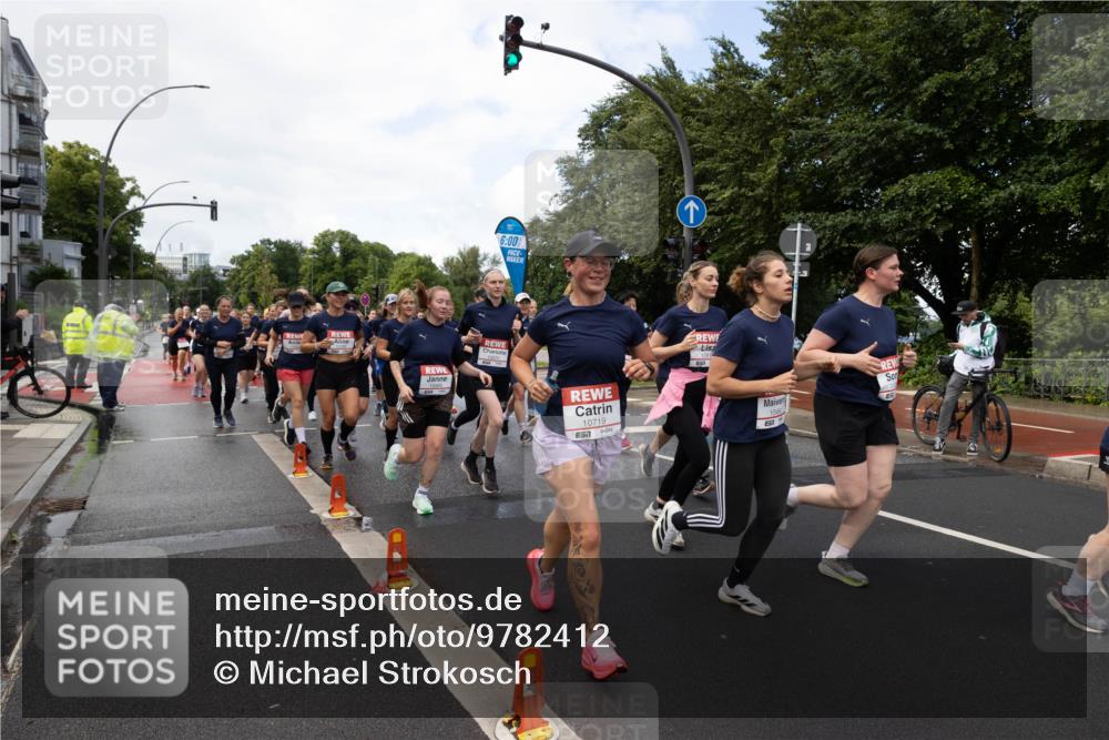 14.06.2026 - REWE Women's Run Michael Strokosch http://msf.ph/oto/9782412 14.06.2026 09:12:56 Laufen 6, 00, 10065, 10719, 10815 meine-sportfotos.de