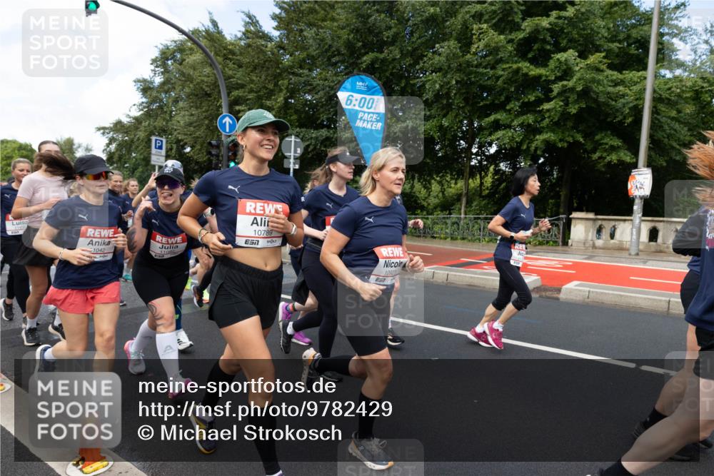 14.06.2026 - REWE Women's Run Michael Strokosch http://msf.ph/oto/9782429 14.06.2026 09:12:58 Laufen 6, 00, 1042, 11002, 10789, 10923 meine-sportfotos.de